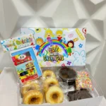 Dia das Crianças + Aulas – Caixa Donuts | Mini Confeiteiro | Copo Bolha | Lapelas e Maletinhas