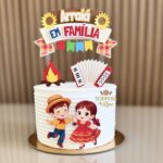 TOPO DE BOLO ARRAIÁ EM FAMÍLIA