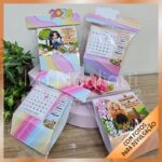 4 modelos de mini calendários de mesa meninas 2026 - Imagem 5