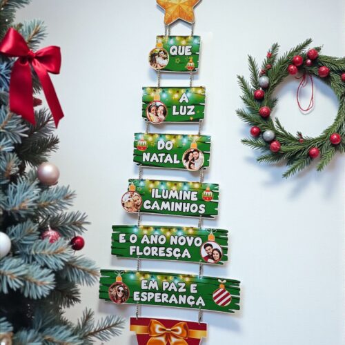 Enfeite de porta ou parede , arvore de natal com fotos – 60 cm