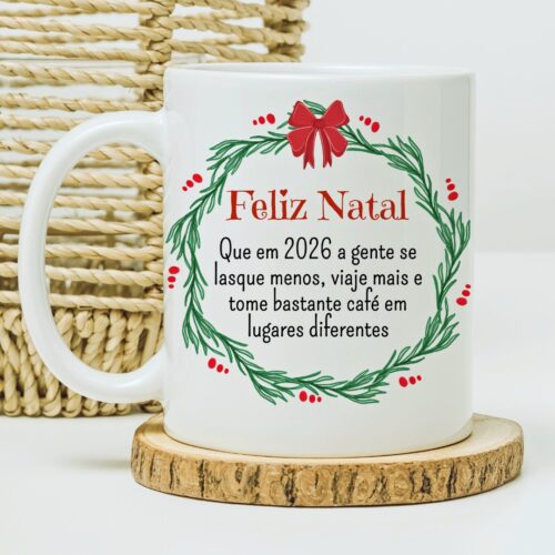 Arte Digital "Feliz Natal, que em 2026 a gente se lasque menos, viaje mais e tome bastante café em lugares diferentes"