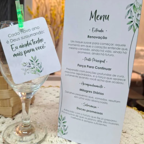 Menu + Tag | Cada novo ano é Deus sussurrando: Eu ainda tenho mais para você