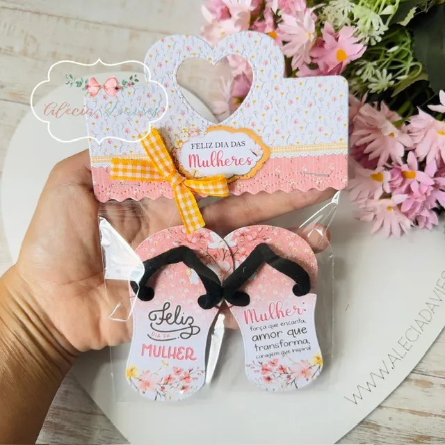 ARTE CHINELO DIA DAS MULHERES PARA XUXINHA 2026 - Imagem 2